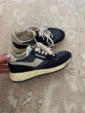 Autry Women's Black and Cream Low-Top Sneakers